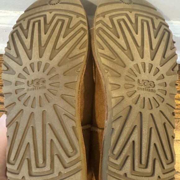 UGG Women's Classic Short II - Picture 4 of 6